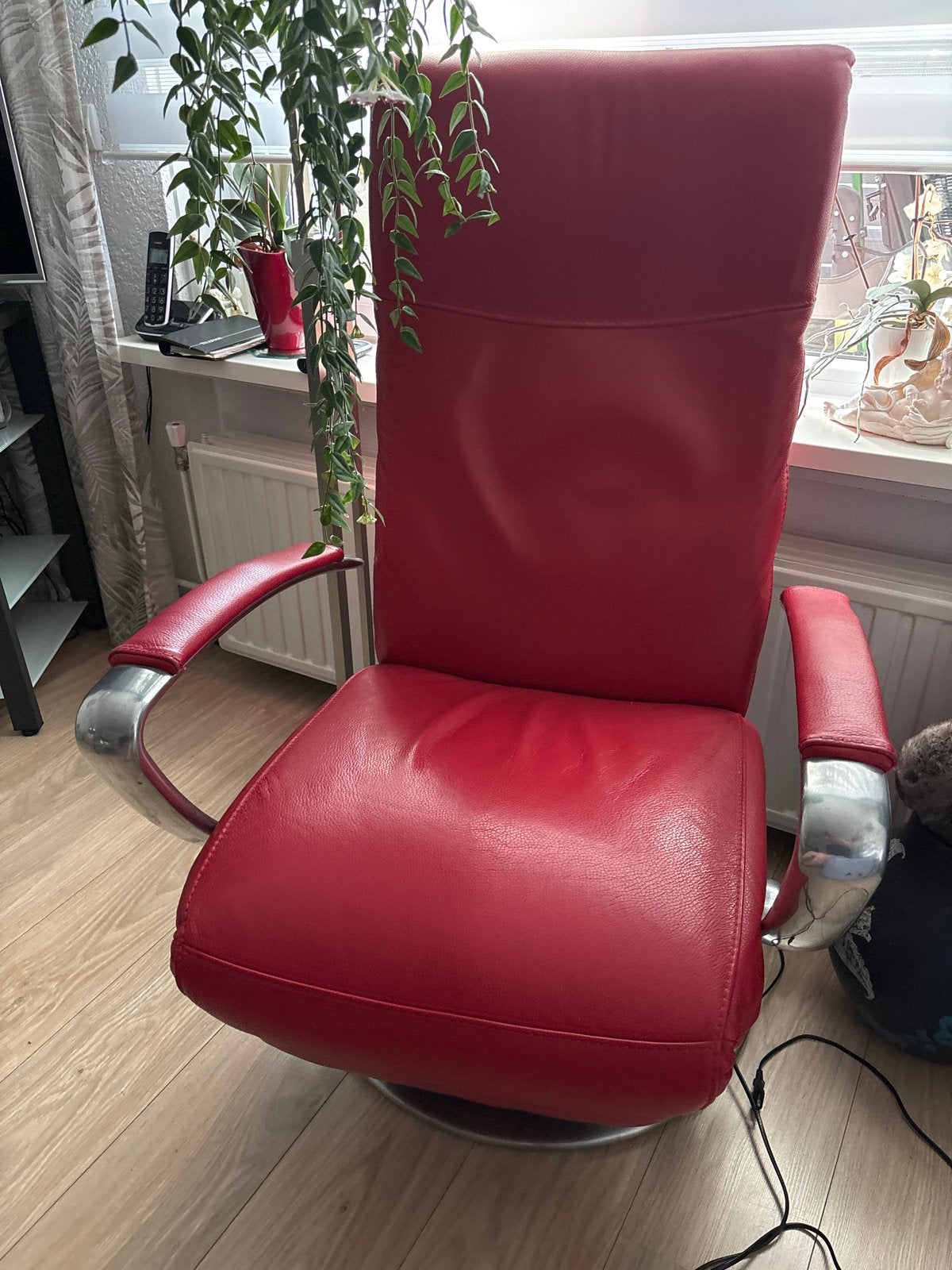 Comfortabele rode leren rilax fauteuil met chromen accenten, Ophalen, Gebruikt, Leer, Eén