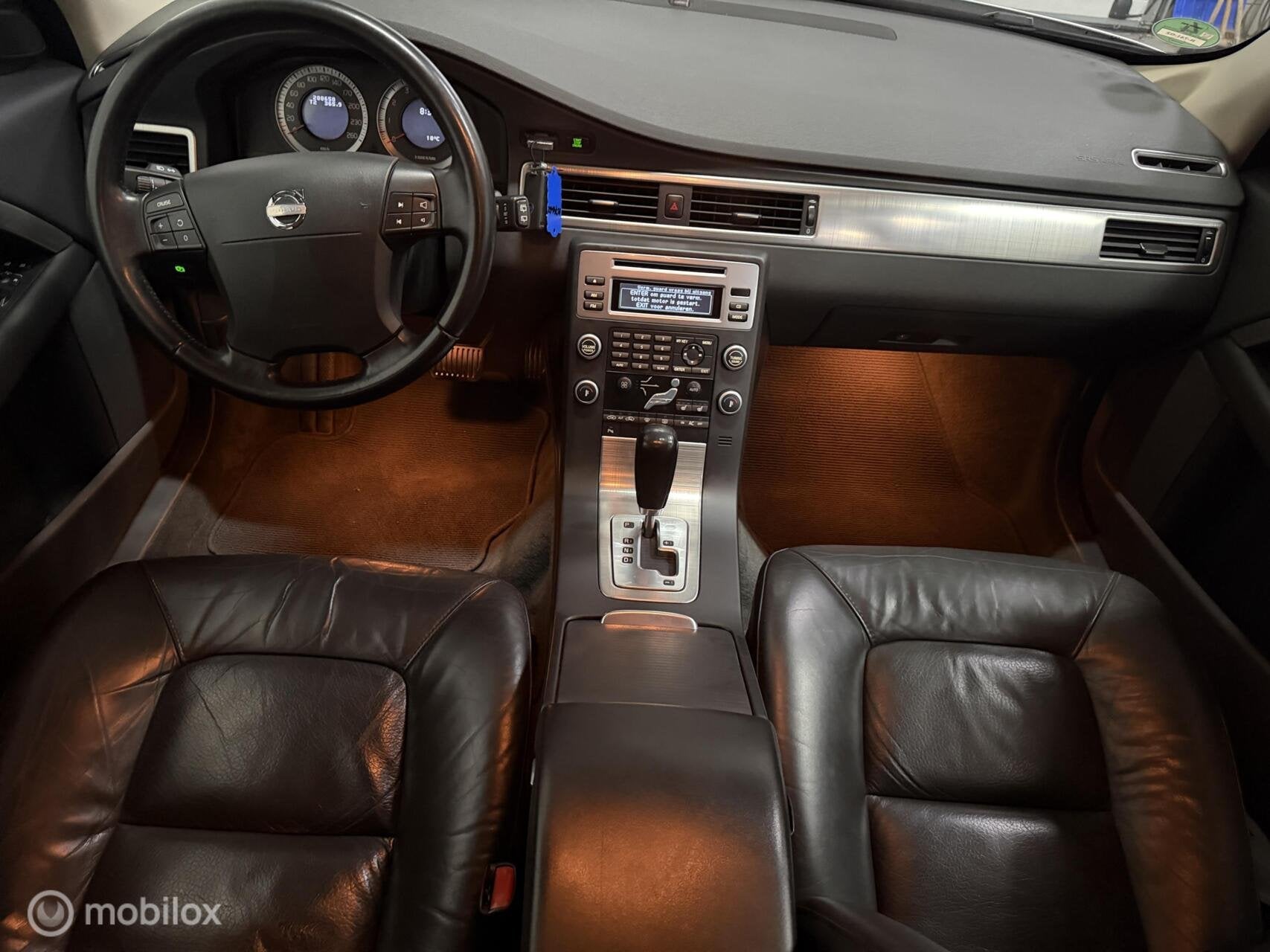 Volvo V70 2.5FT Summum AUTOMAAT / LEER, Auto's, 2521 cc, 93 €/maand, Euro 4, 750 kg