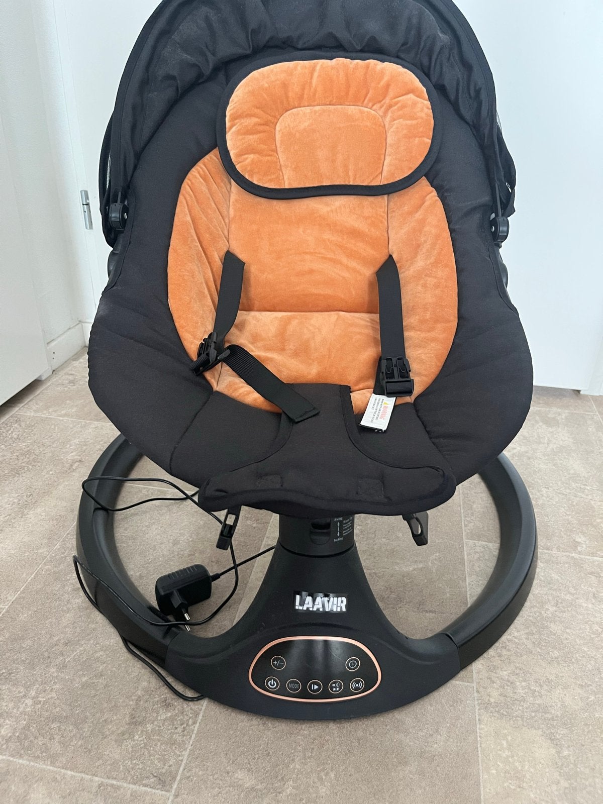 Laavir Baby Schommelstoel met afstandbediening Zwart/Oranje, Ophalen, Zo goed als nieuw