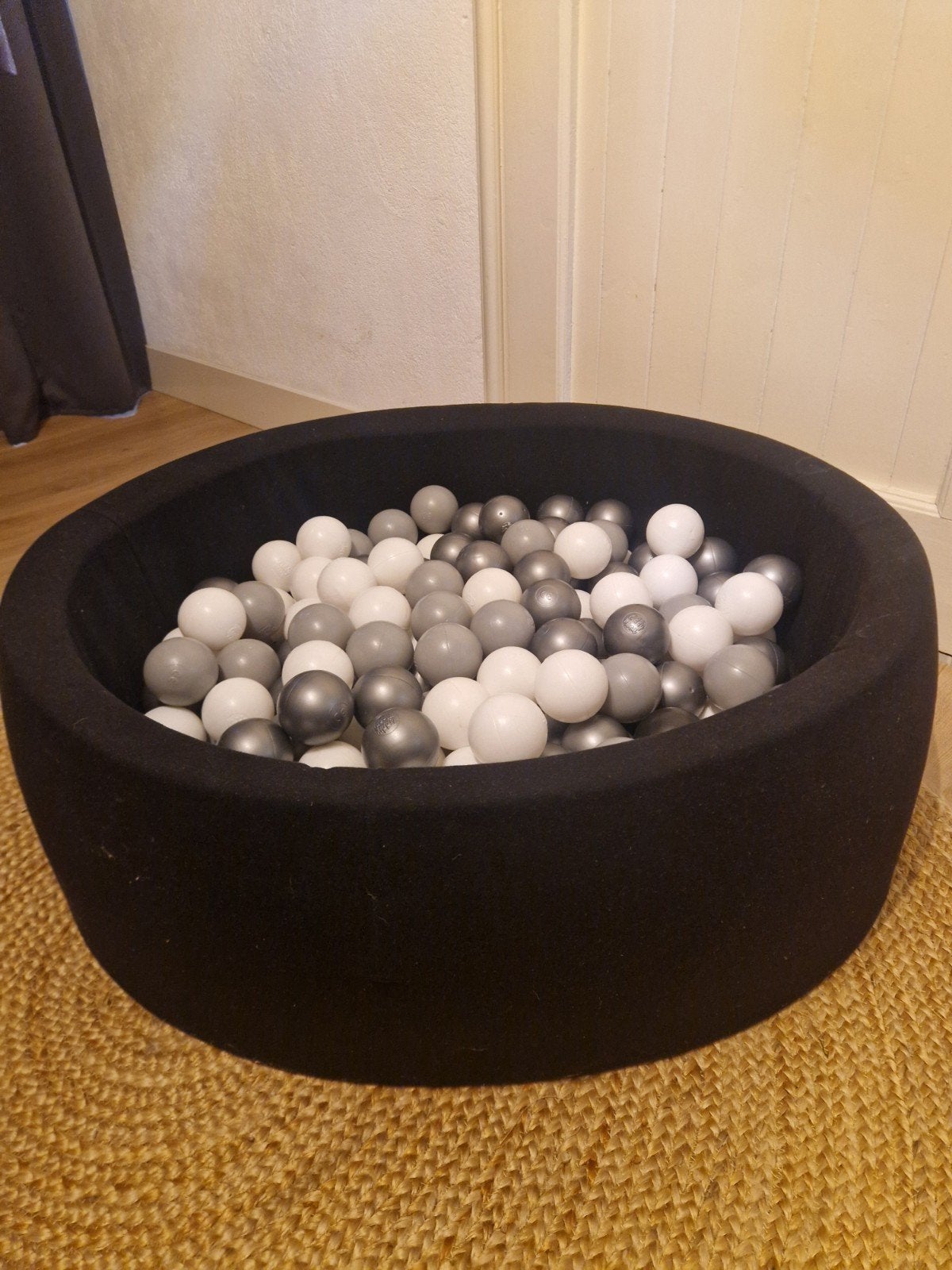 Zwarte ballenbak met grijze en witte ballen, Ophalen, Zo goed als nieuw, Overige typen