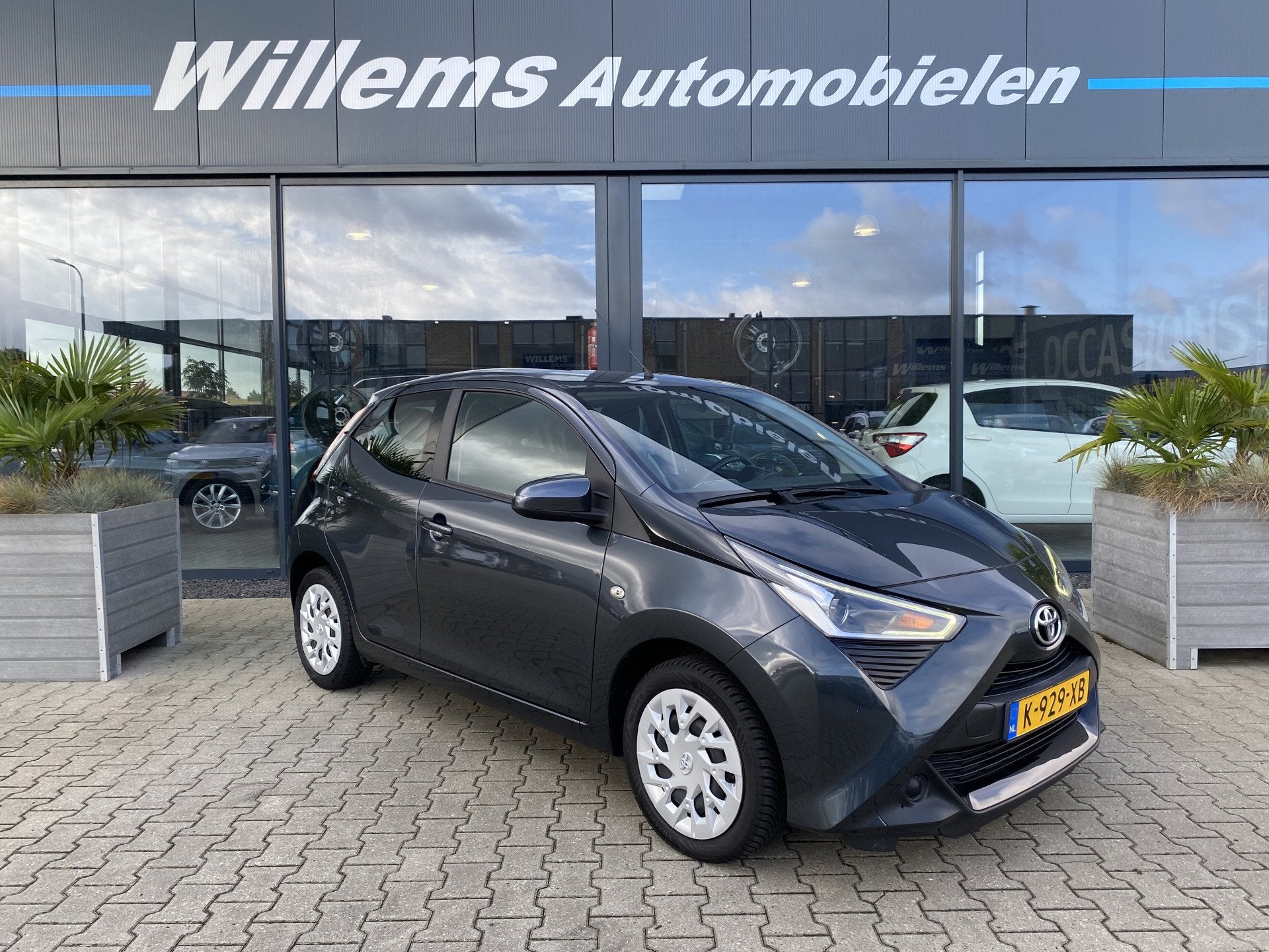 Toyota Aygo 1.0 VVT-i x-play App Connect, Airco & Camera, Voorwielaandrijving, Stof, Gebruikt, Met garantie (alle)