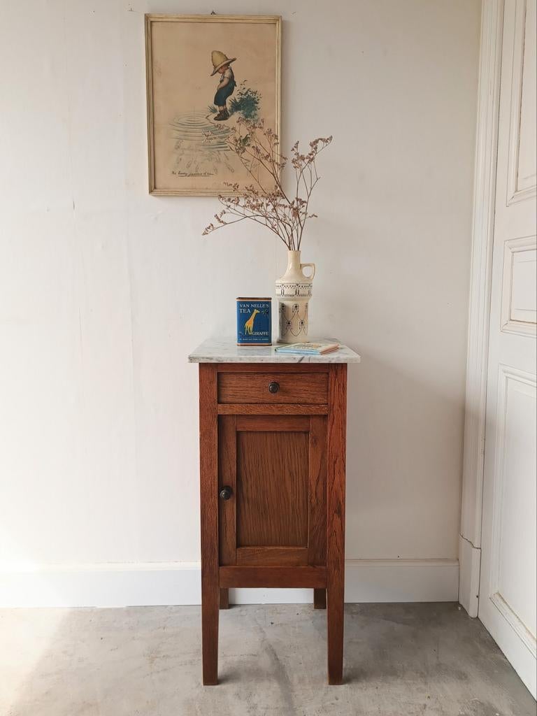 Antiek nachtkastje met marmer blad, Huis en Inrichting, Slaapkamer | Nachtkastjes, Ophalen, Gebruikt, Minder dan 45 cm, 70 cm of meer