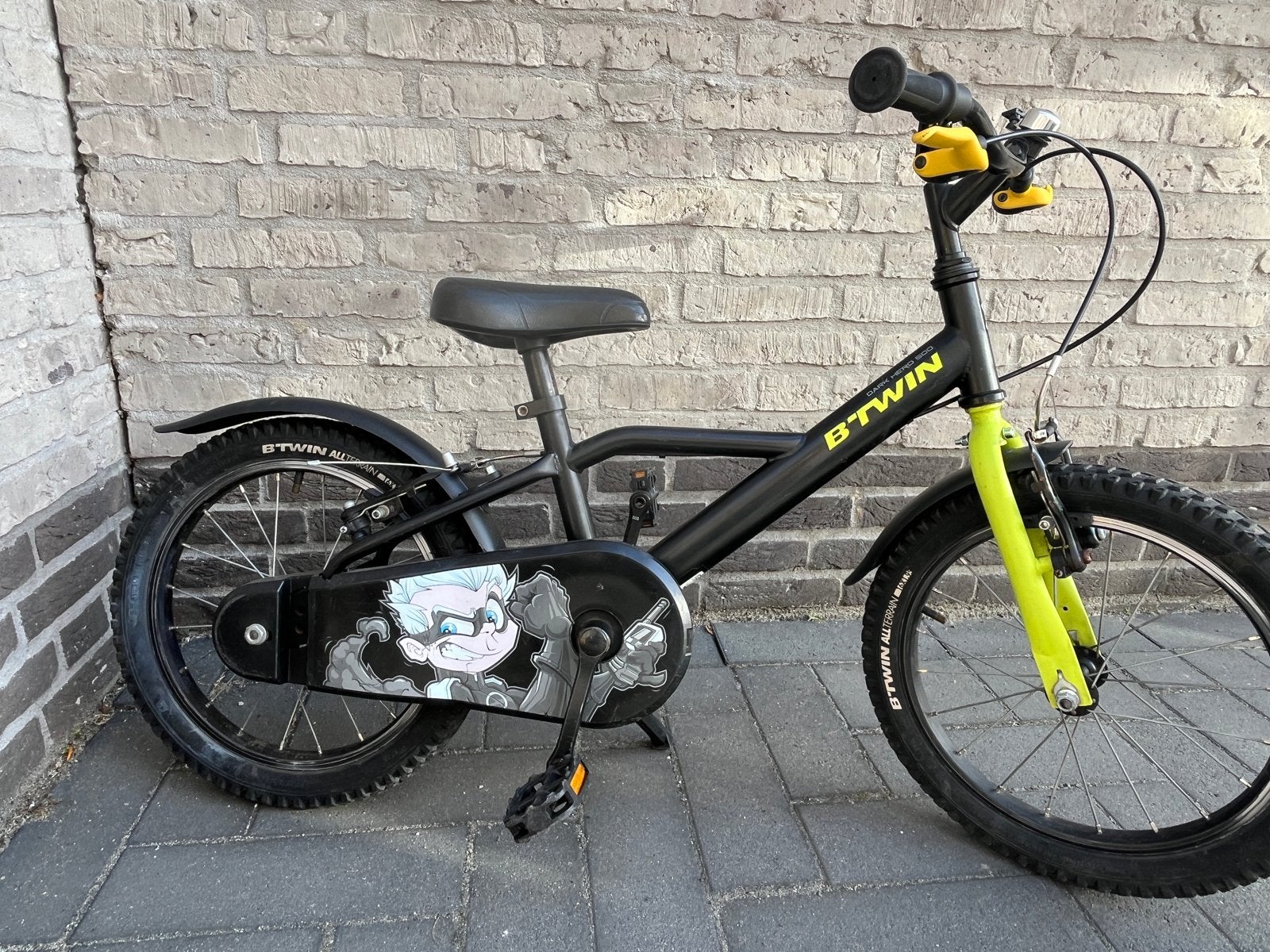 B'TWIN Kinderfiets 16 inch - Zwart/Geel, Ophalen, Gebruikt, Velgrem, 16 tot 20 inch