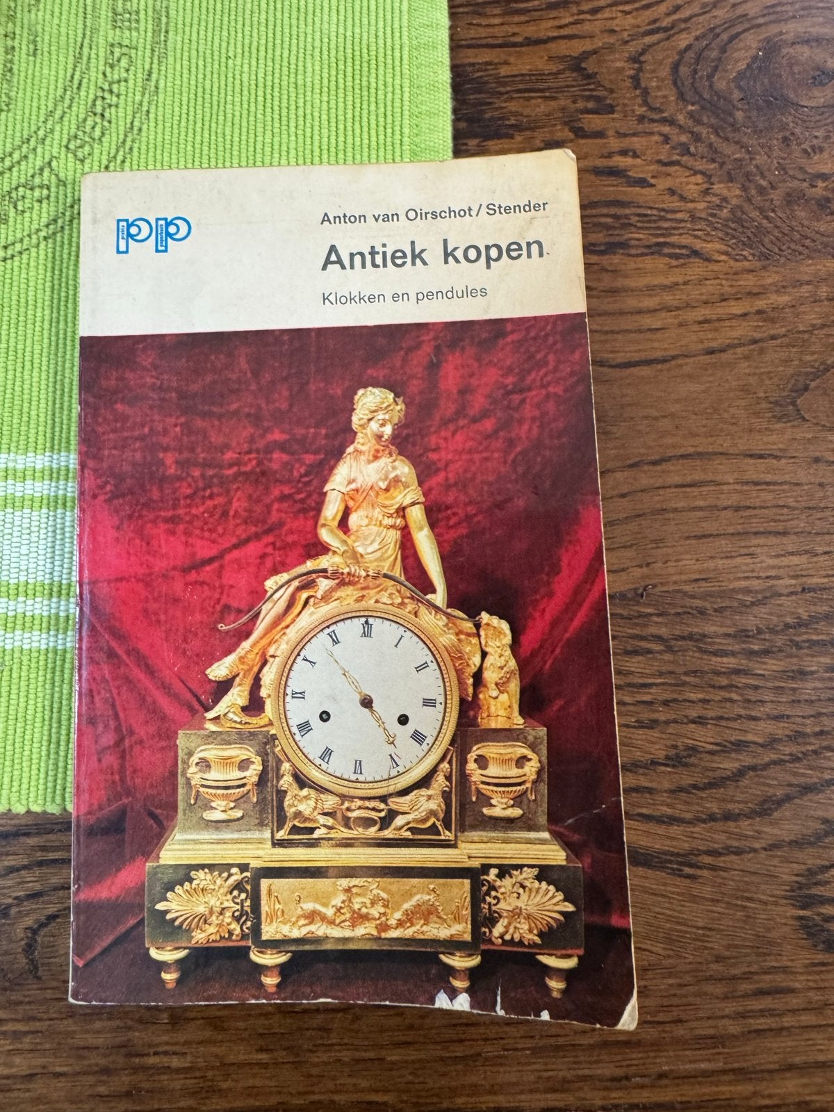 Antiek kopen: Klokken en pendules - Anton van Oirschot, Ophalen of Verzenden, Gelezen, Nederland