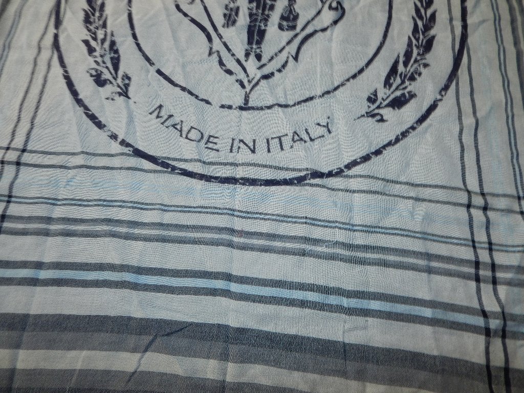 Gucci grote shawl blauw grijs wit logo en merk in de stof, Maat 46/48 (XL) of groter, Ophalen of Verzenden, Gucci, Sjaal