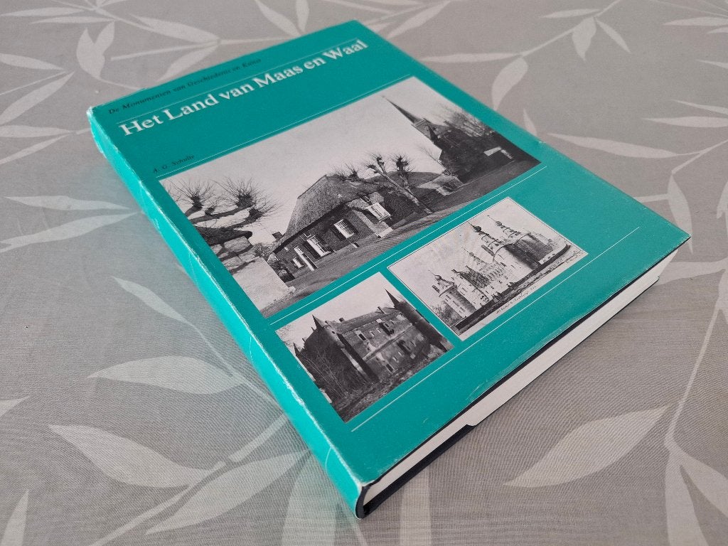 HET LAND VAN MAAS EN WAAL - Monumenten Geschiedenis en Kunst, Gelezen, Ophalen of Verzenden, A.G. Schulte, Overige onderwerpen
