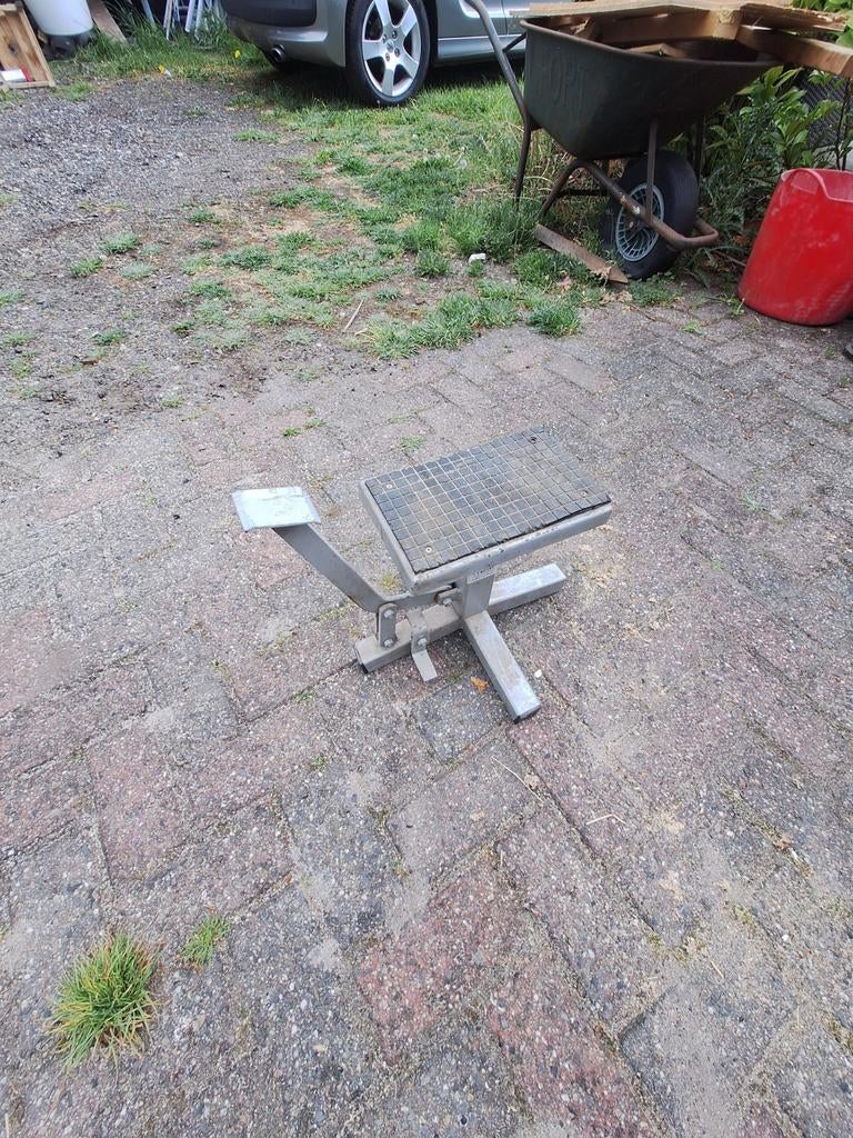 HBM Machines Motorfiets Lift / Krik, Motoren, Ophalen of Verzenden