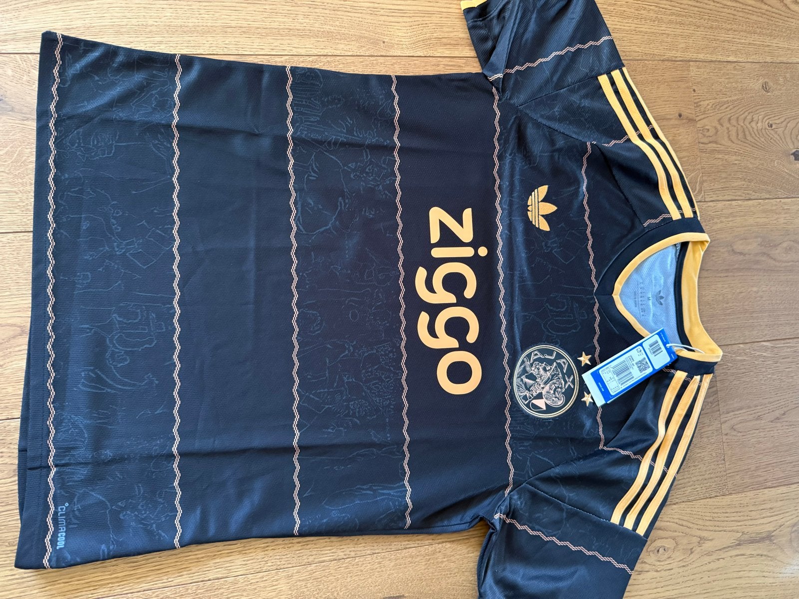 Nieuw Ajax uitshirt maat M met verkeerde bedrukking, Maat 48/50 (M), Zwart, Nieuw, Ophalen of Verzenden