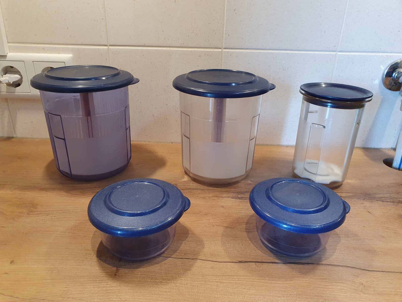 Tupperware exclusief zuurpot 2 maten en kommetjes met deksel, Ophalen of Verzenden, Zo goed als nieuw, Blauw