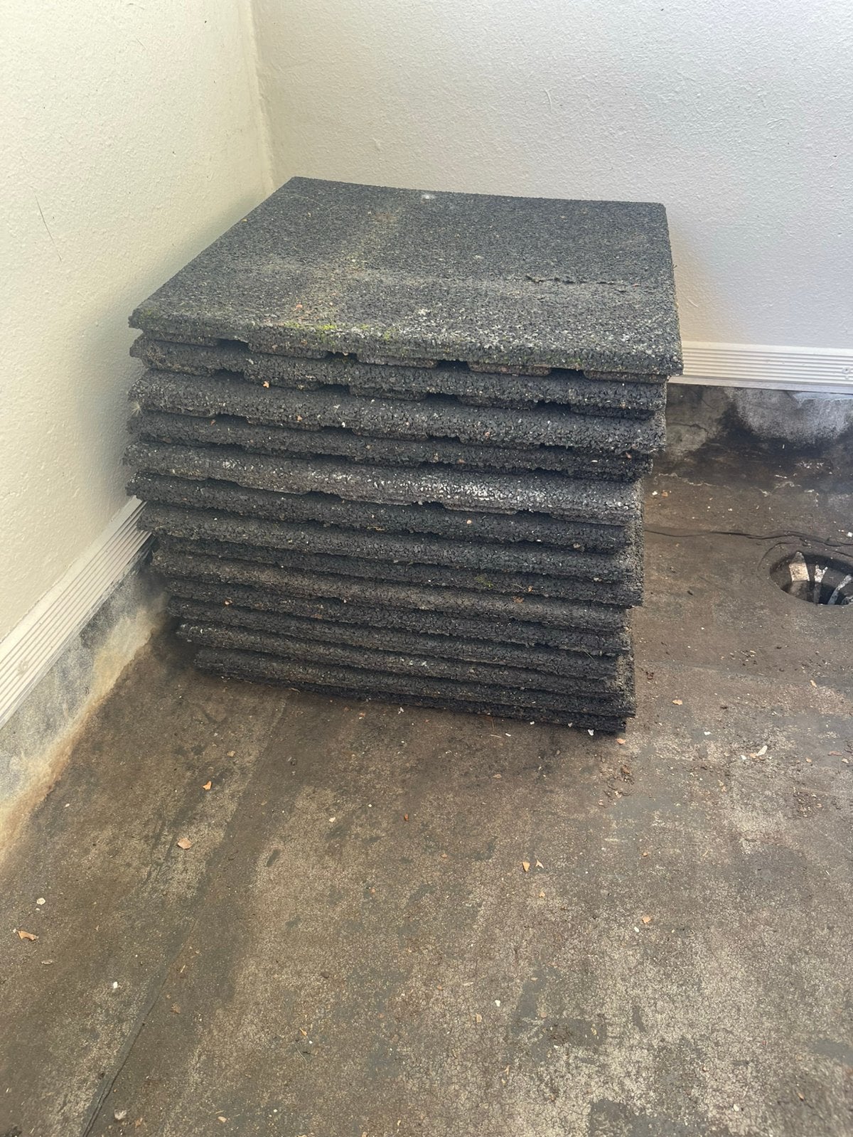 14 rubberen stoeptegels (40 bij 40), Ophalen, Gebruikt