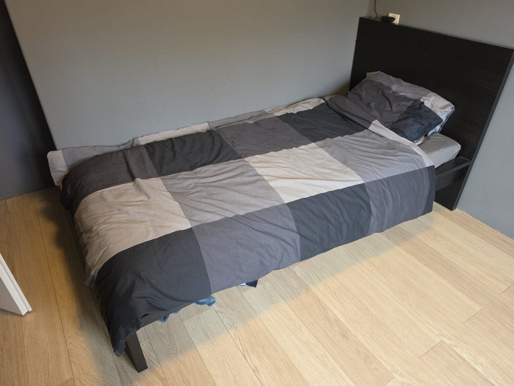 Malm eenpersoons bedframe inclusief matras Zo goed als nieuw, Ophalen, 90 cm, Eenpersoons, Zwart