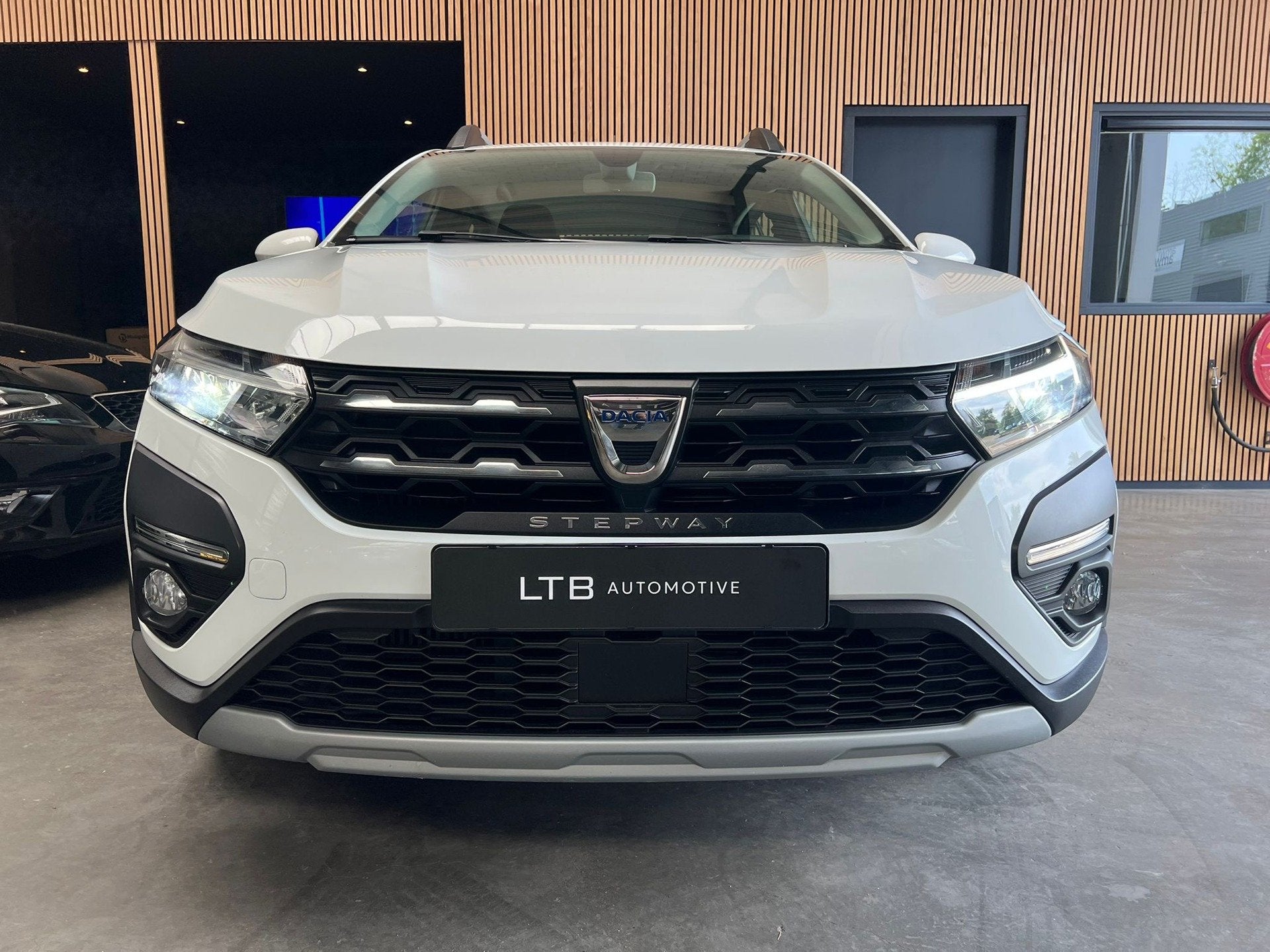 Dacia Sandero Stepway 1.0 TCe 90 Automaat|Carplay|Navi|PDC|, Auto's, Stof, Gebruikt, Zwart, Wit
