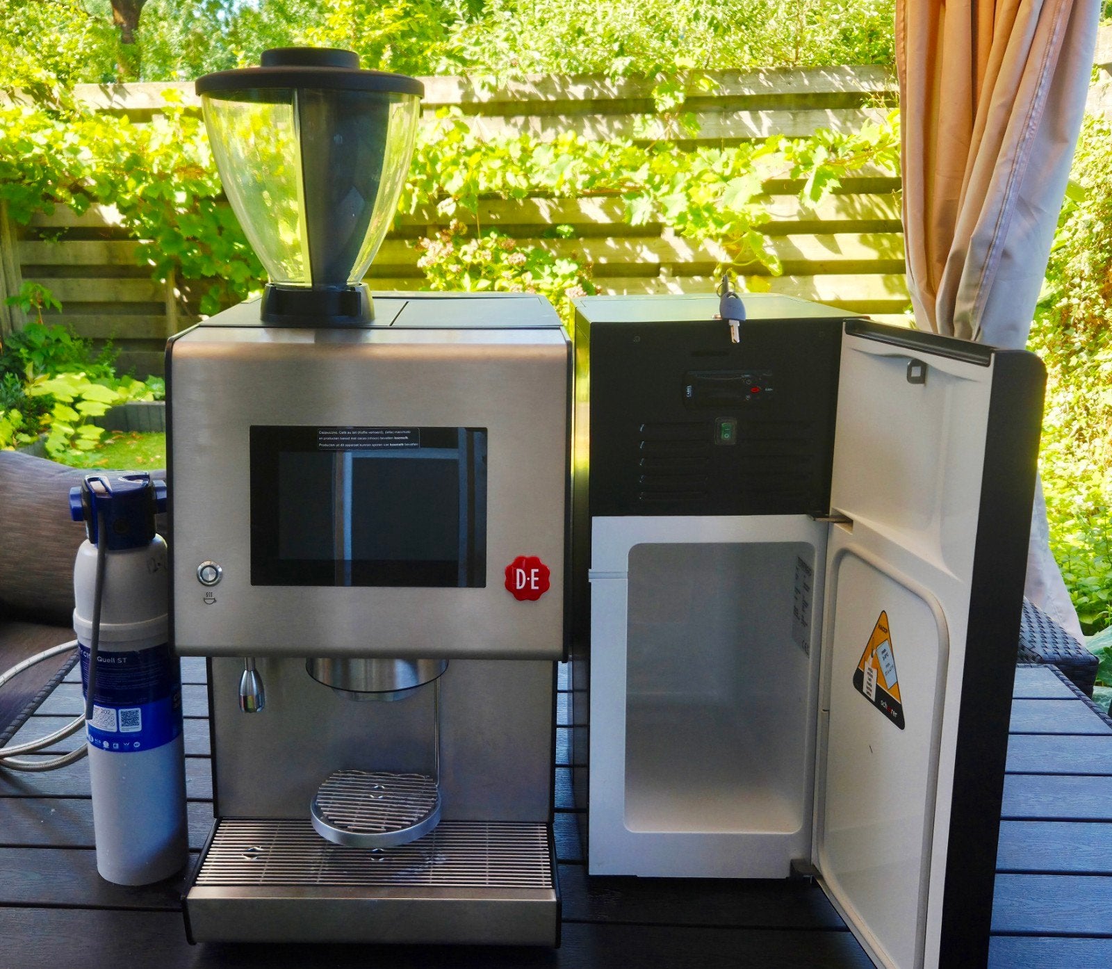 Douwe Egberts Barista One Koffiemachine – Inclusief Koelkast, Witgoed en Apparatuur, Koffiezetapparaten, Ophalen, Afneembaar waterreservoir