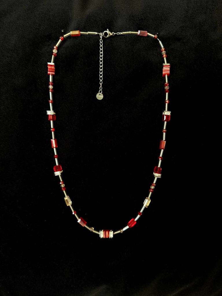 Exclusieve ketting naar luxe merk., Ophalen of Verzenden, Nieuw, Rood, Overige materialen