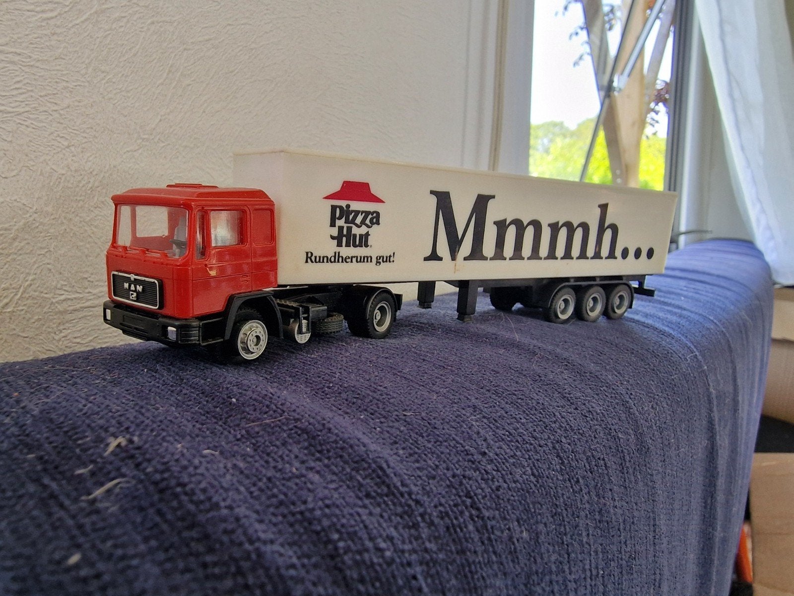 MAN Pizza Hut Vrachtwagen Model, Overige merken, 1:50 of kleiner, Ophalen of Verzenden, Zo goed als nieuw