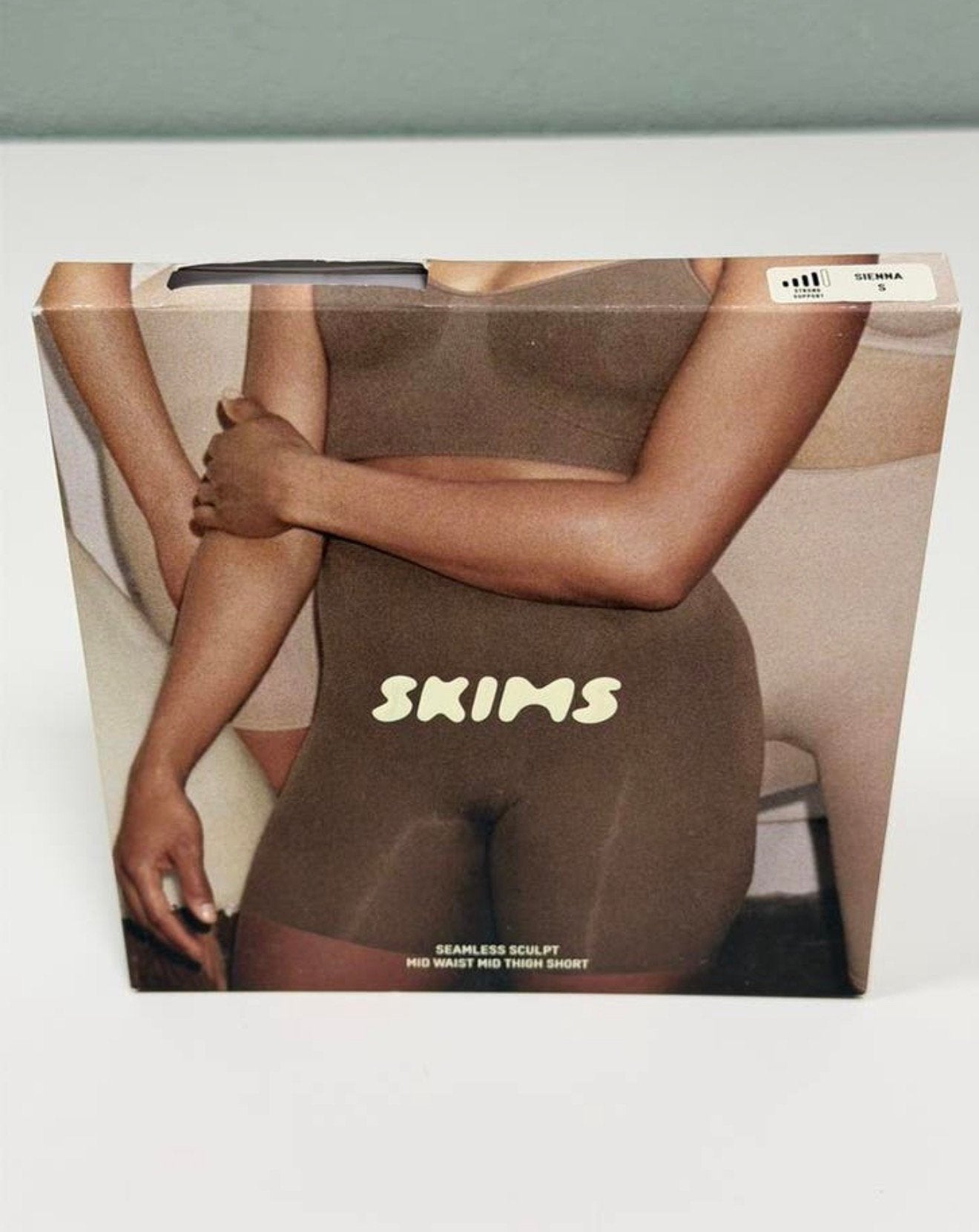 SKIMS Seamless Sculpt Short maat S - Sienna Nieuw in doos, Beige, Ophalen of Verzenden, H, H