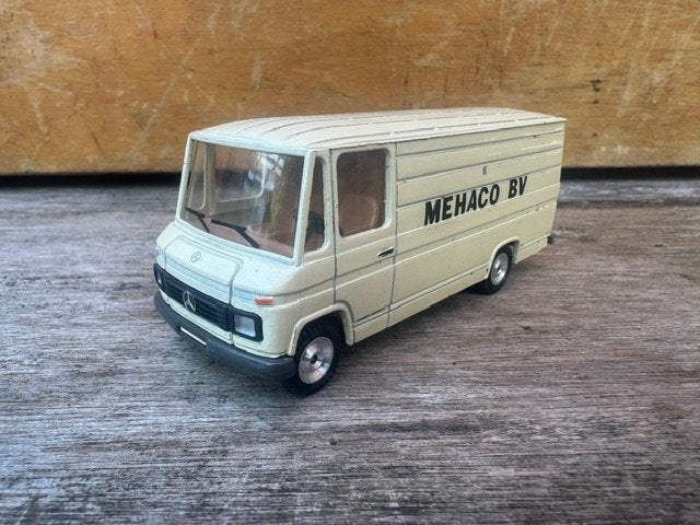 1:50 Mercedes 475 D Cursor Beige, Hobby en Vrije tijd, Modelauto's | 1:50, Ophalen of Verzenden, Gebruikt, Bus of Vrachtwagen