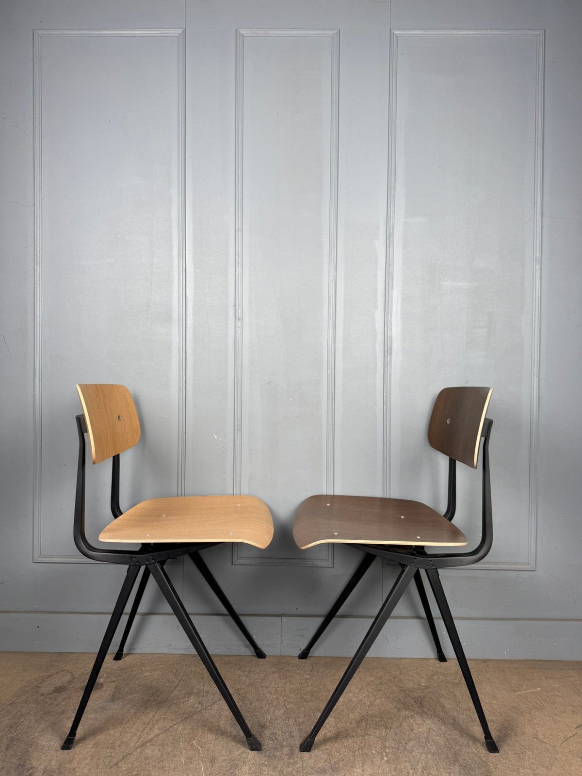 2 HAY Result design stoelen door Friso Kramer & Wim Rietveld, Huis en Inrichting, Stoelen, Twee, Bruin, Ophalen of Verzenden, Hout