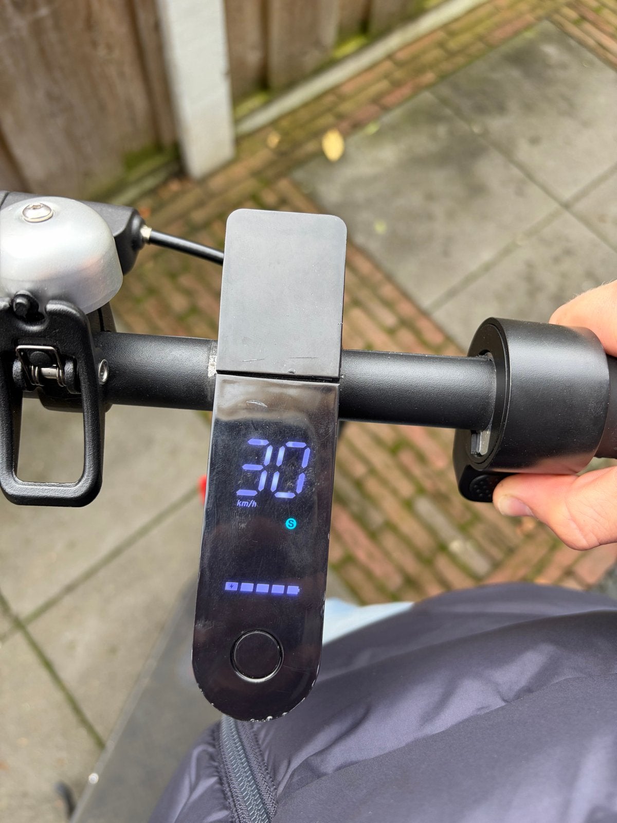 Elektrische step (E-scooter) - Zwart, 20 tot 30 km/h, Fietsen en Brommers, Ophalen, Gebruikt, Elektrische step (E-scooter)