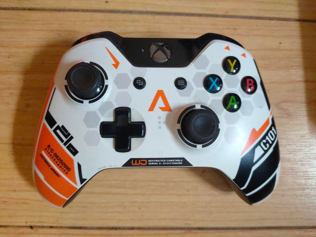 Xbox One Controller Titanfall Limited Edition, Ophalen of Verzenden, Zo goed als nieuw, Controller, Xbox Original