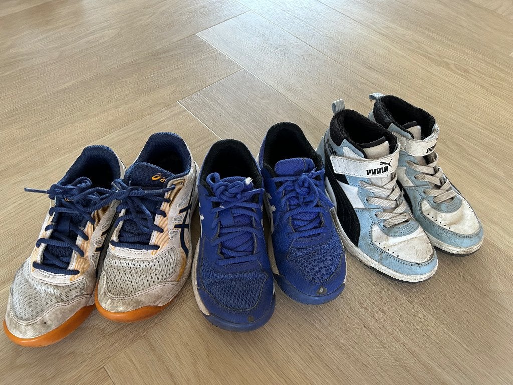 Schoenen jongen maat 34 sneakers asics en puma, Ophalen, Gebruikt, Jongen, Schoenen