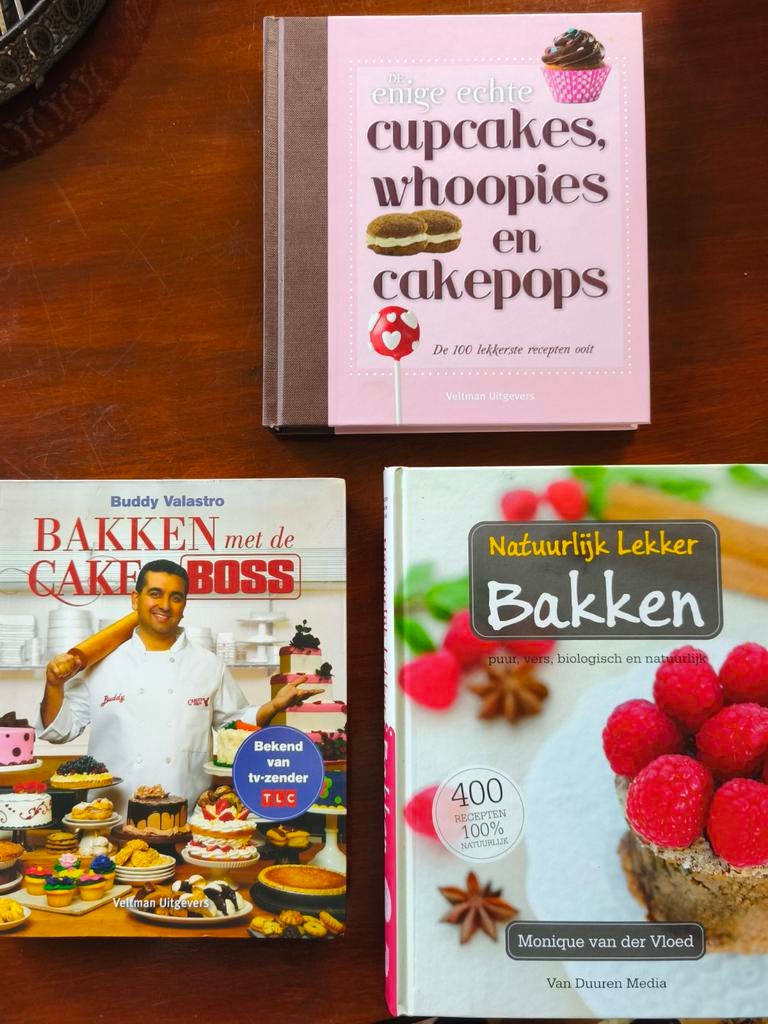 3 Bakboeken: Cupcakes, Cake Boss & Natuurlijk Lekker Bakken, Taart, Gebak en Desserts, Ophalen of Verzenden, Zo goed als nieuw