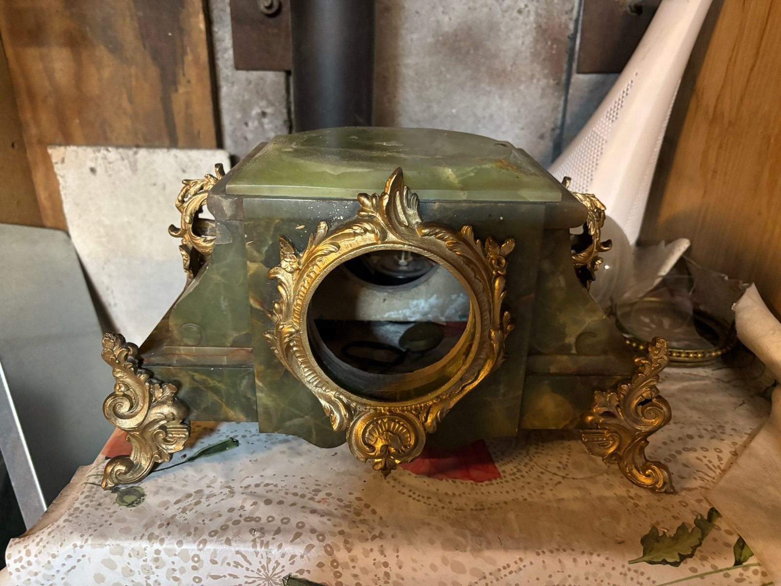Antieke marmeren klokkast met bronzen ornamenten, Ophalen of Verzenden