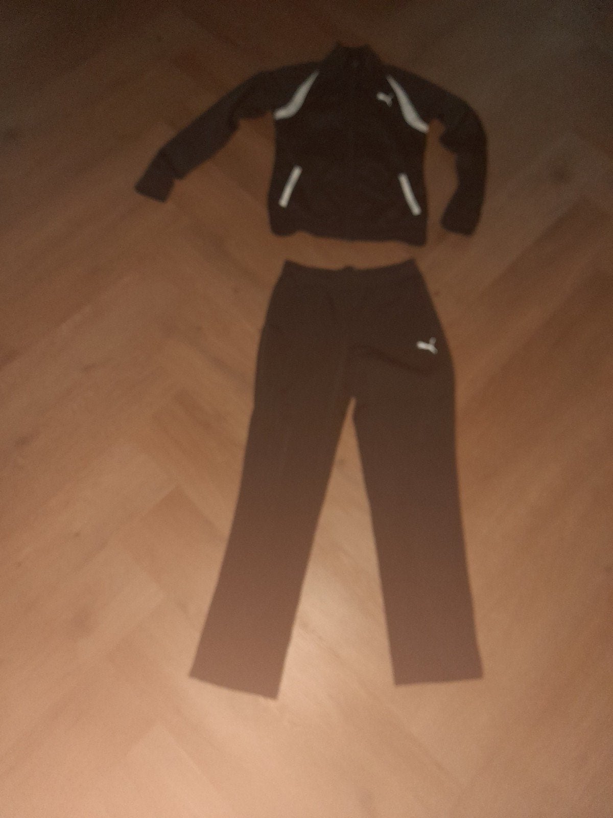 Bijna  gratis zgan Puma Unisex Trainingspak Maat 164 zwart, Kinderen en Baby's, Jongen of Meisje, Puma, Ophalen of Verzenden, Zo goed als nieuw