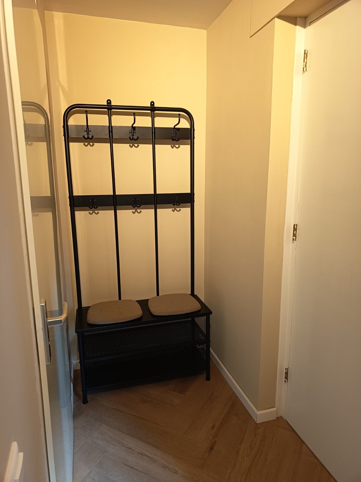 Als nieuw:  Ikea Pinnig  kapstok met bankje en schoenenrek, Ophalen, Zo goed als nieuw, Metaal, Staande kapstok