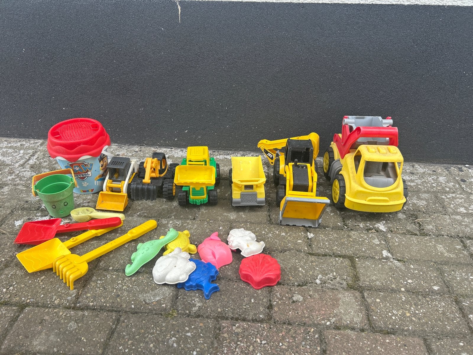 Gratis strandspeelgoed: emmer, scheppen, hark en zandvormpje, Ophalen, Gebruikt