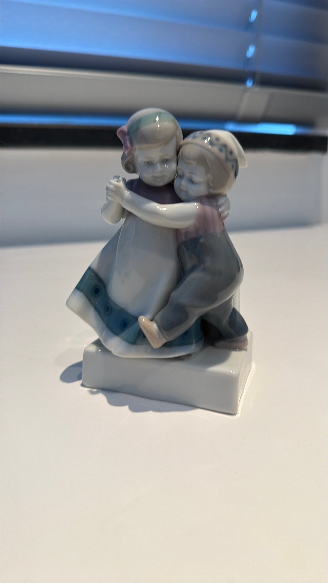 Vintage Porseleinen Beeldje: Dansende Kinderen, Ophalen of Verzenden