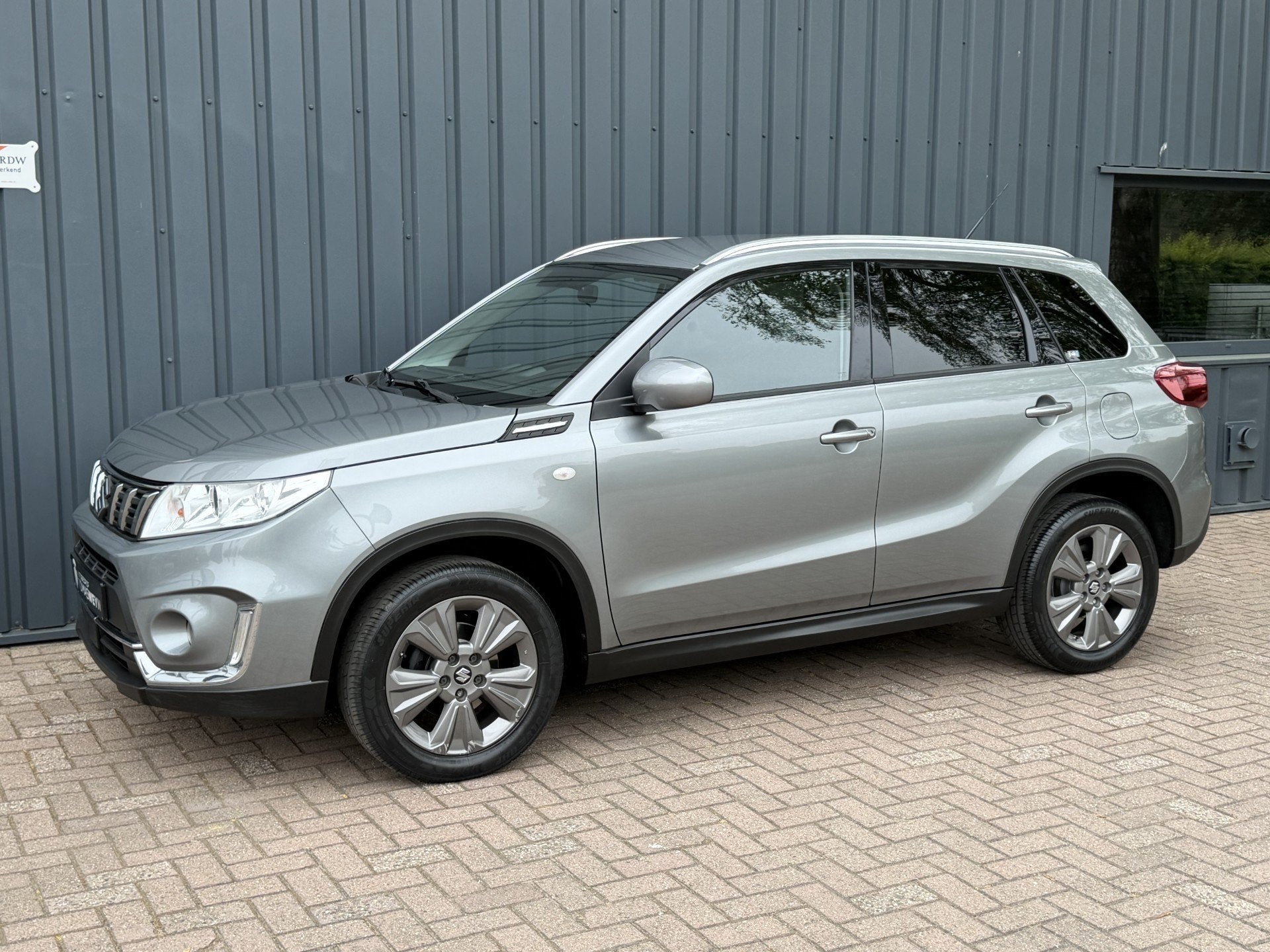 Suzuki Vitara 1.0 Boosterjet Stijl DEALER ONDERHOUDEN!/NAVI!, Auto's, Voorwielaandrijving, Stof, Gebruikt, 400 kg
