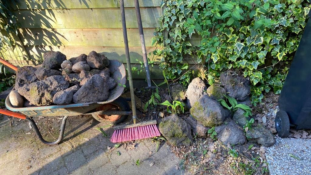 Vijverstenen / lavastenen, Ophalen, Zo goed als nieuw