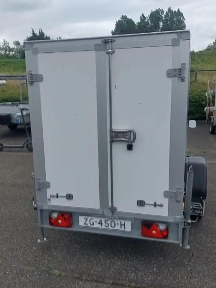 Gesloten aanhangwagen bakwagen Saris oplooprem optimist 2023, Auto diversen, Aanhangers en Bagagewagens, Ophalen, Saris, Info@agriaonderdelen.nl