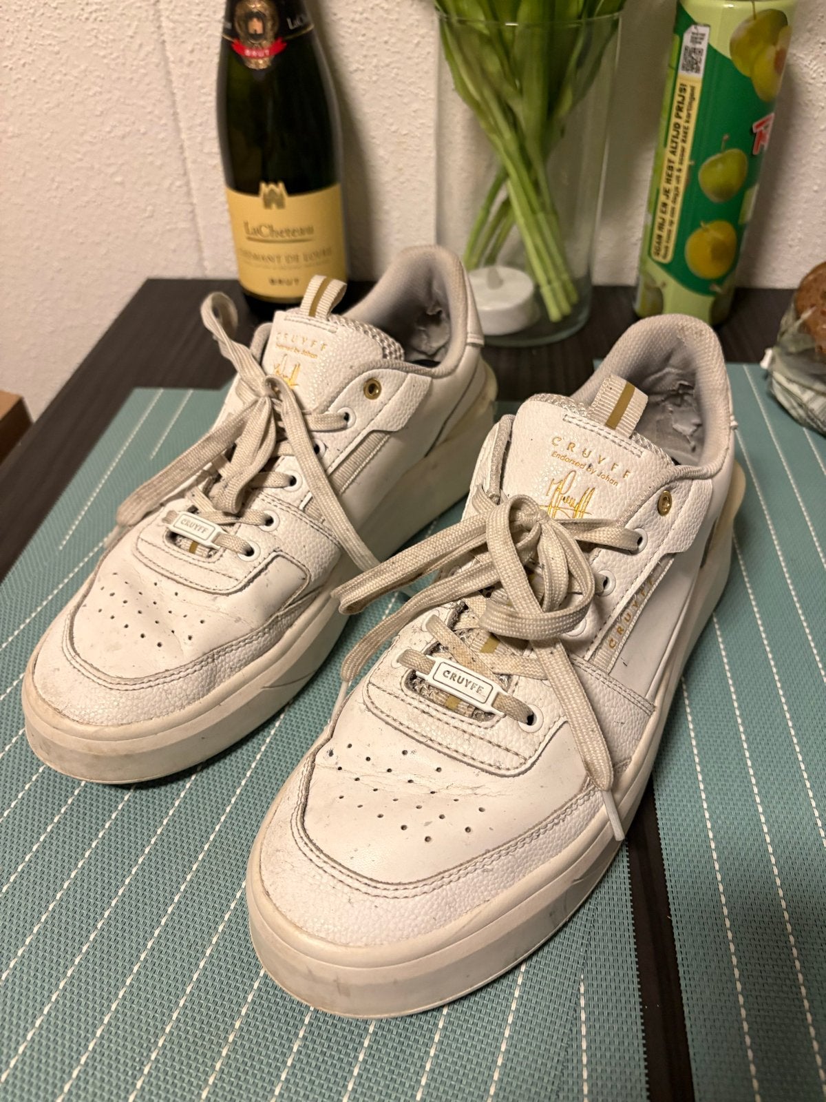Cruyff sneakers maat 44 wit met gouden accenten, Kleding | Heren, Schoenen, Ophalen of Verzenden, Gedragen, Wit, Sneakers of Gympen
