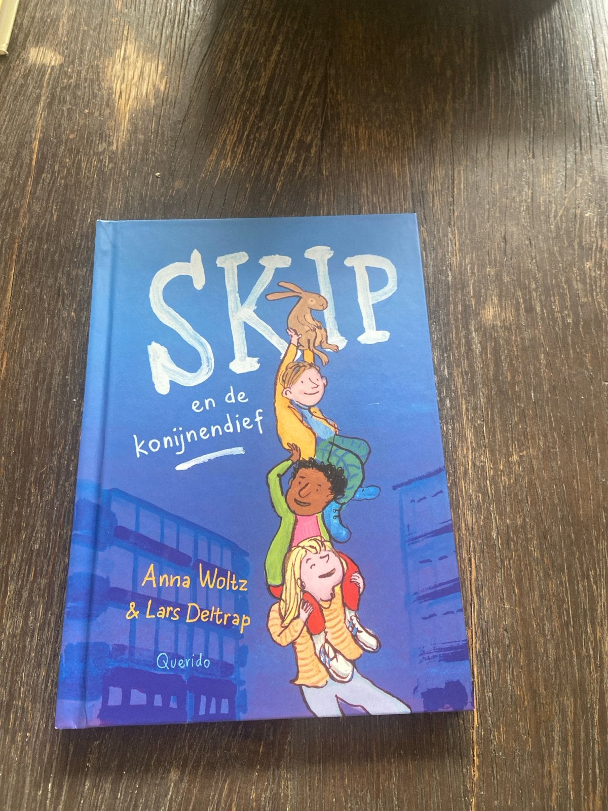 SKIP en de konijnendief - Anna Woltz & Lars Deltrap, Boeken, Ophalen of Verzenden, Zo goed als nieuw, Fictie