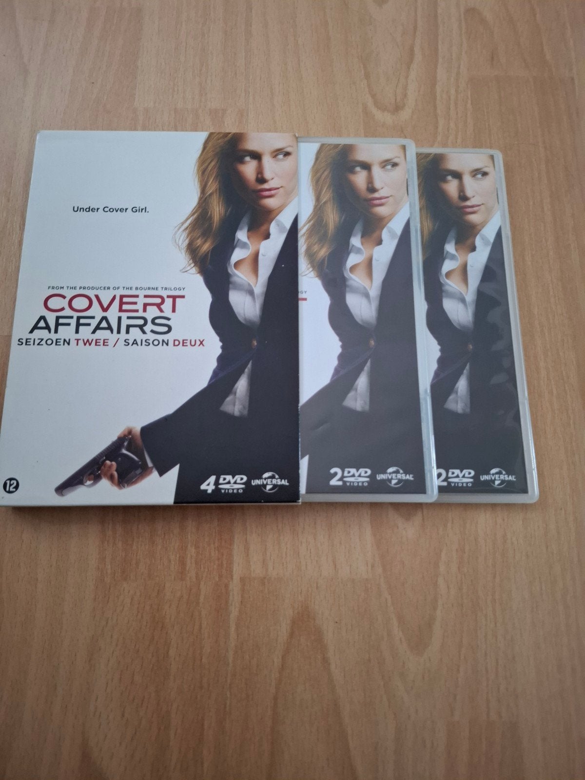 Covert Affairs Seizoen Twee DVD - Actiethriller, Nederlands, Actiethriller, Ophalen of Verzenden, Vanaf 12 jaar