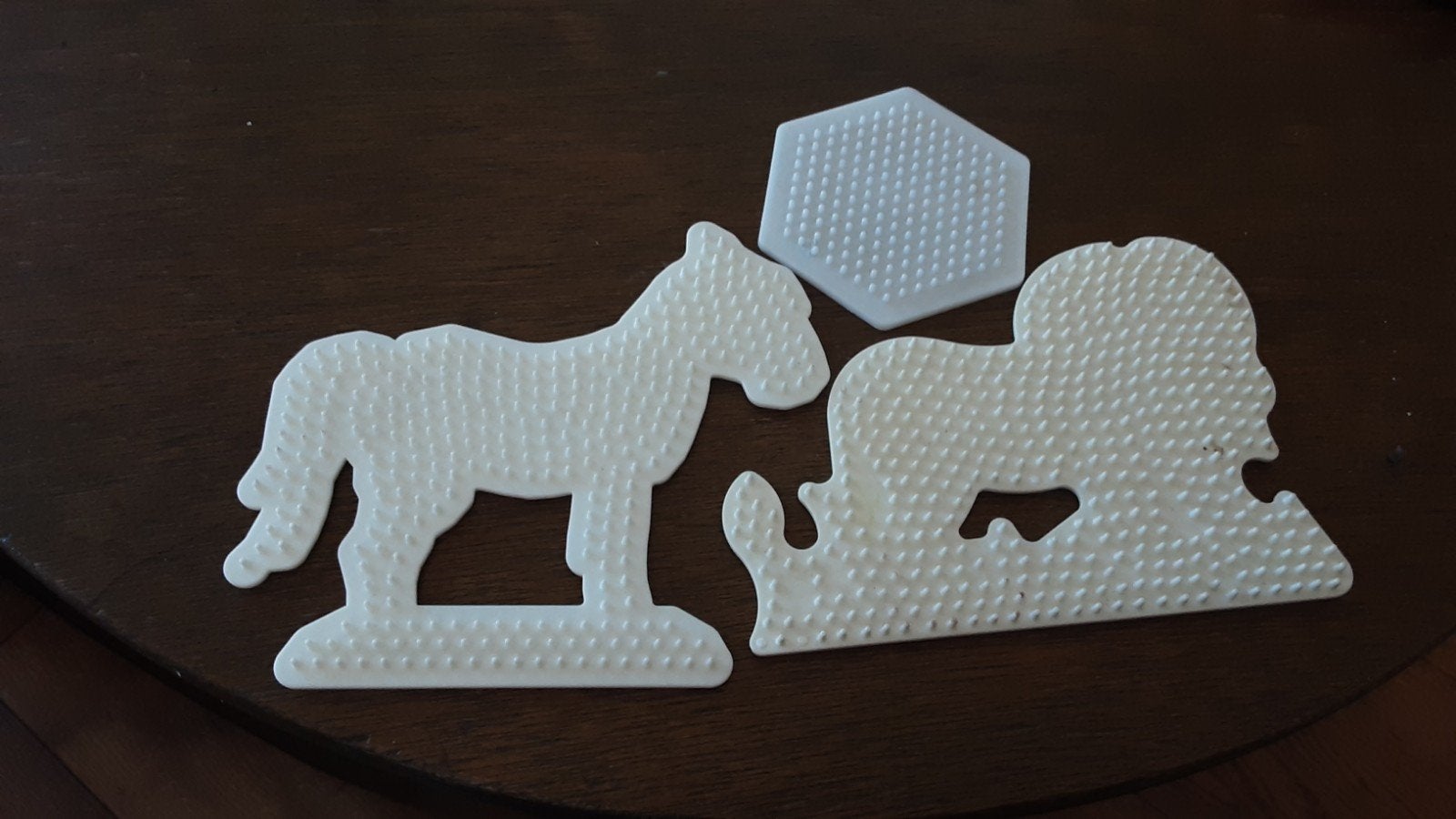 3 Verschillende Strijkparel Figuren: Paard, Leeuw, Hexagon, Kinderen en Baby's, Ophalen of Verzenden, Gebruikt, Knutselen
