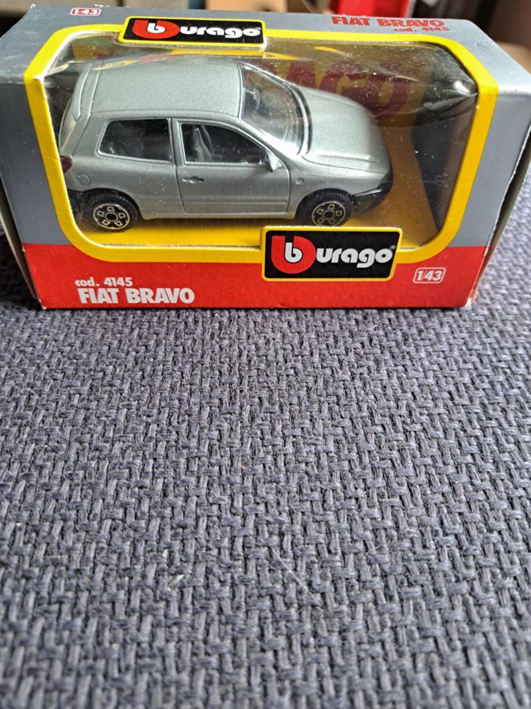 Burago model fiat bravo "grijs" bv8, Hobby en Vrije tijd, Modelauto's | 1:43, Overige merken, Gebruikt, Auto, Ophalen of Verzenden