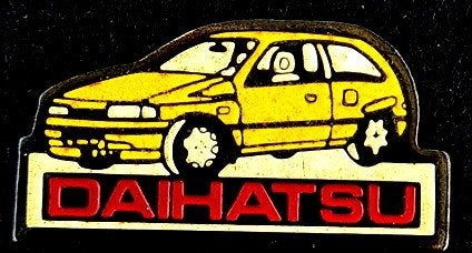 Daihatsu afb. pin- geel, Verzenden, Nieuw, Transport, Speldje of Pin