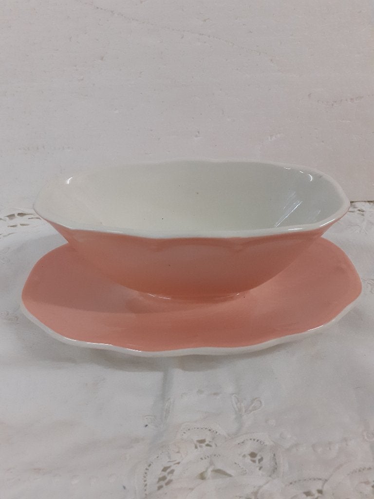 BFK - Boch Belgium - mooie roze aardewerk jus / sauskom, Antiek en Kunst, Antiek | Servies los, Ophalen of Verzenden