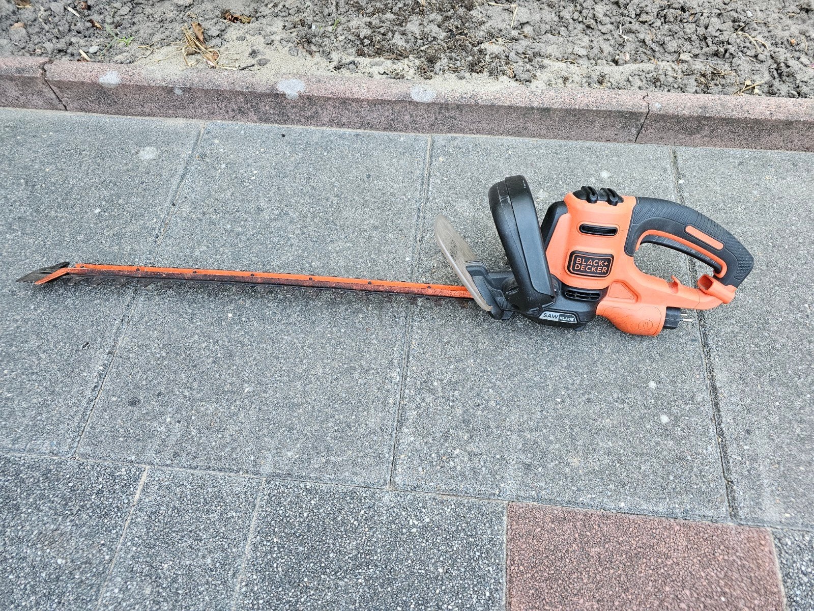 Gratis ophalen Black Decker Heggenschaar BEHTS501 - 600W, Tuin en Terras, Heggenscharen, Ophalen, Elektrisch, Black+Decker