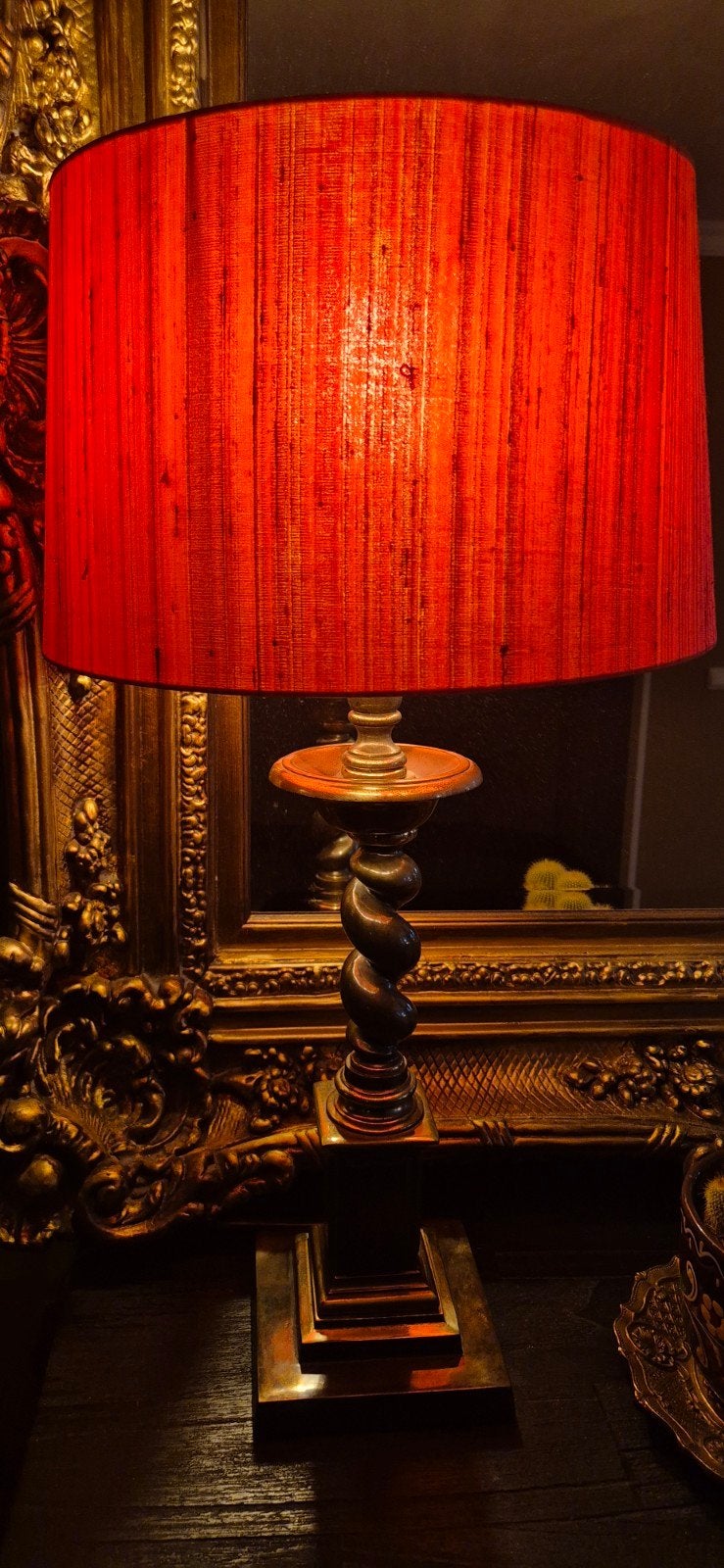 Vintage Tafellamp met Bronzen Voet en Rode Zijden Kap, Ophalen of Verzenden