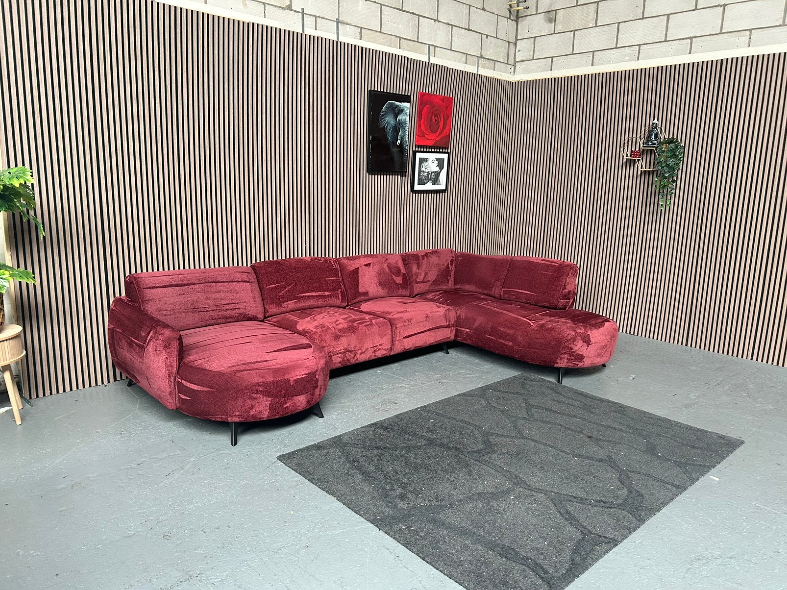 GRATIS LEVERING De Bommel U-Bank Paars 330X205 GEREINIGD, Huis en Inrichting, Banken | Bankstellen, Rode u bank velvet suede u bank ronde bank