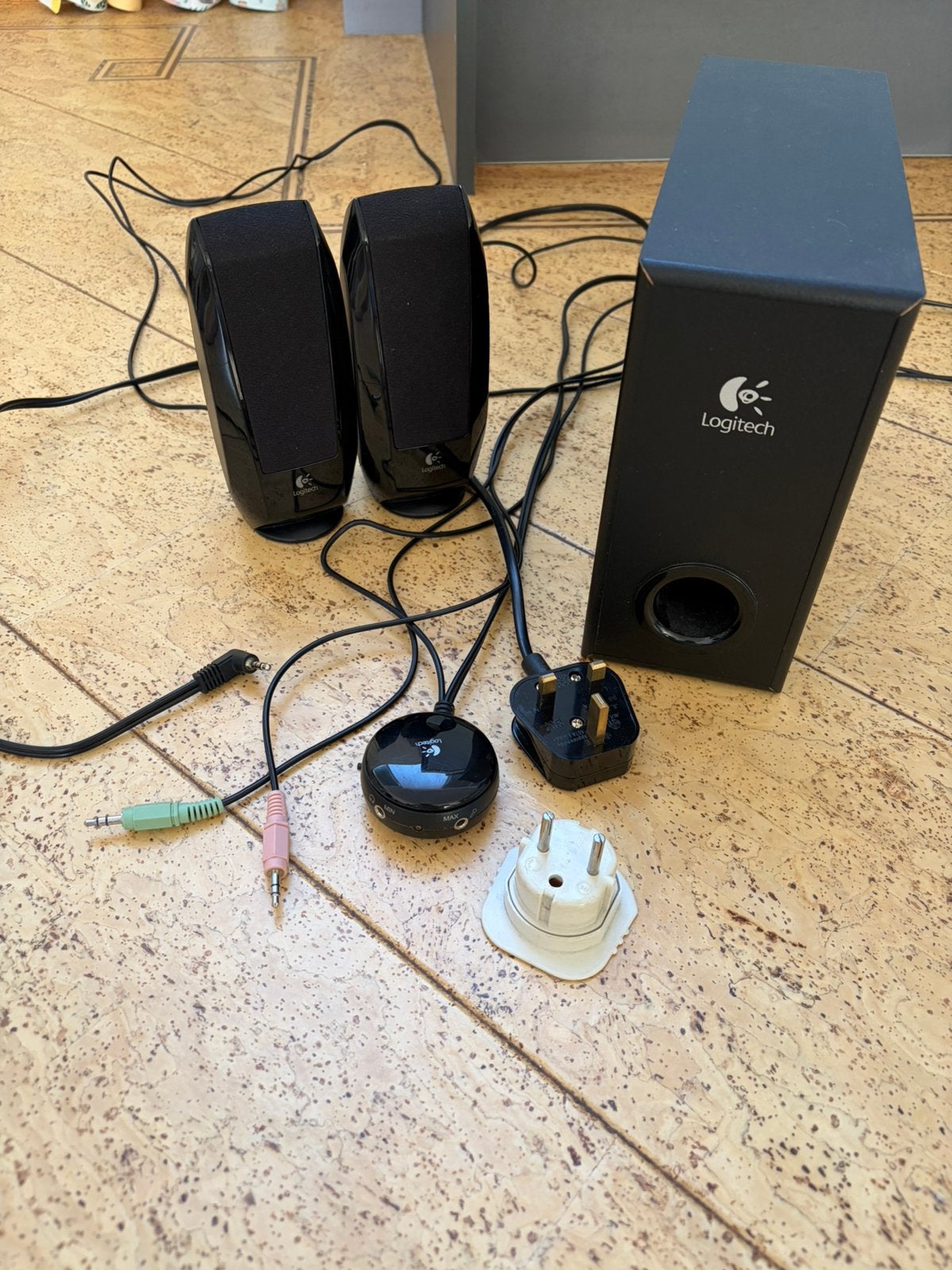 Logitech S220 PC speaker, Ophalen, Gebruikt, Audiokanaal 2.1