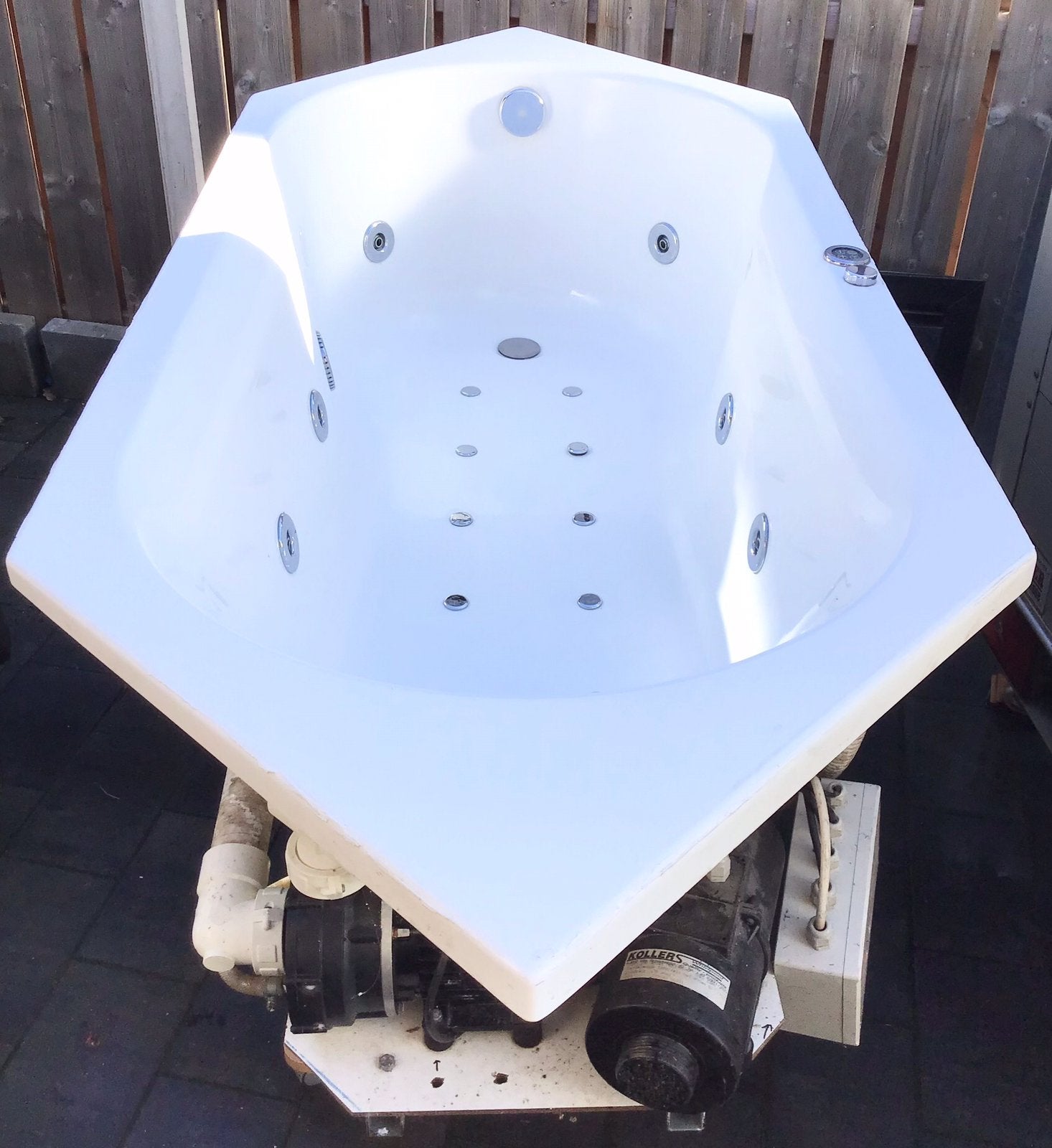 KOMPLEET BAD MET KOLLERS WHIRLPOOL JACUZZI., Ophalen, Gebruikt, Vast