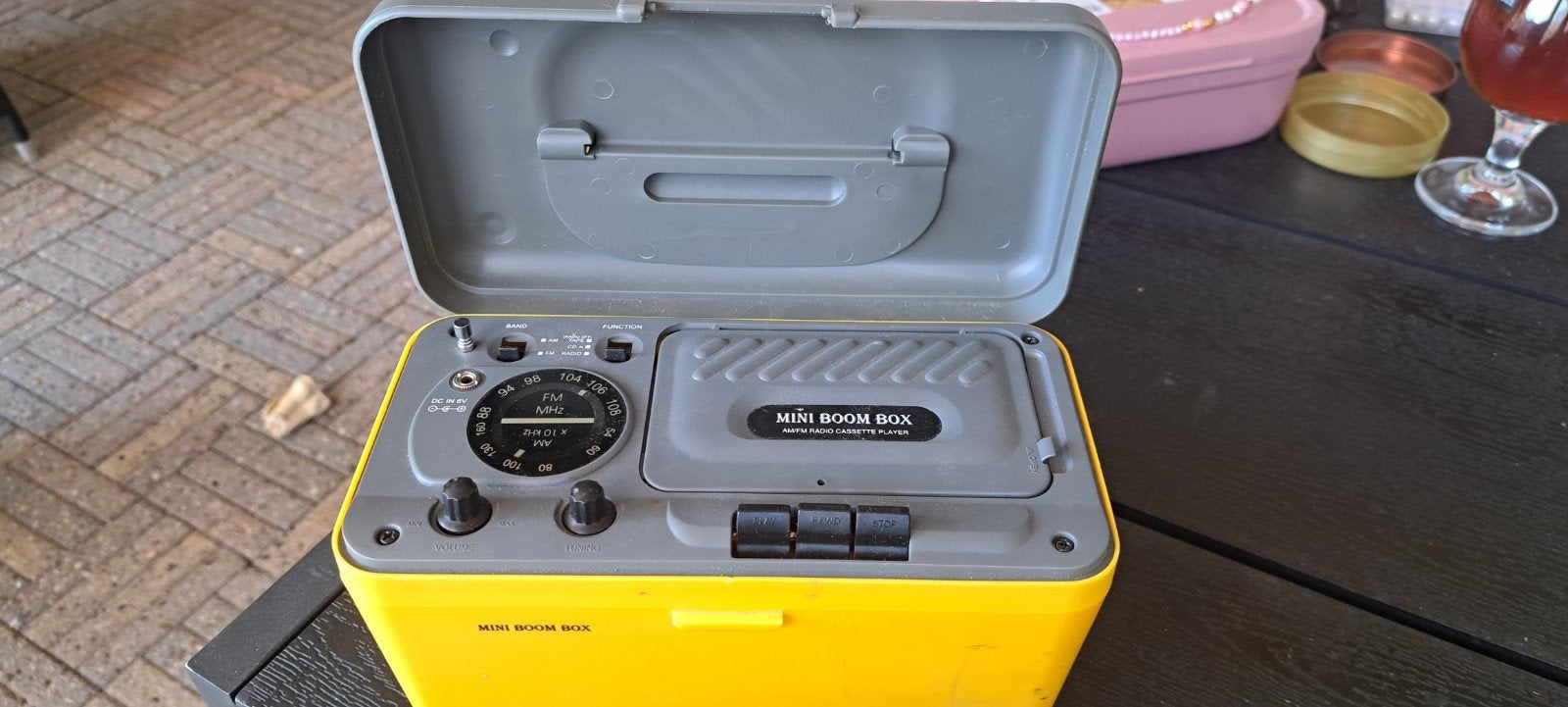 Vintage Gele Mini Boom Box AM/FM Radio Cassettespeler Jaren, Audio, Tv en Foto, Radio's, Ophalen of Verzenden, Gebruikt, Radio