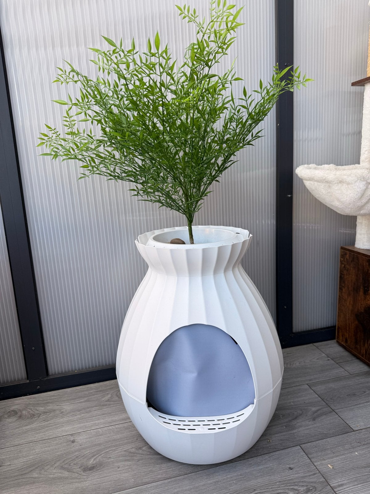 Decoratieve kattenbak met geurbestrijding, Kater