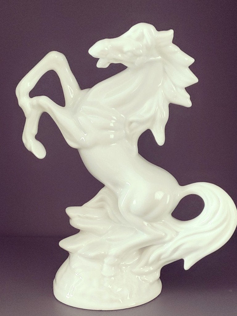 VINTAGE GROOT WITTE PORSELEINEN beeldje STEIGEREND PAARD, Ophalen of Verzenden, Zo goed als nieuw, Dier