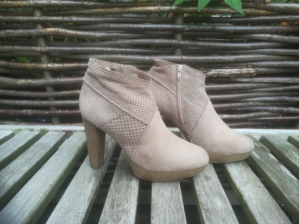 SPM Pumps Laarzen Beige maat 39, SPM, Beige, Lage of Enkellaarzen, Ophalen of Verzenden
